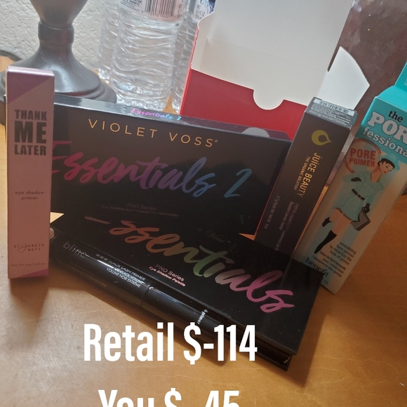 Mak up - Picture 1 of 2